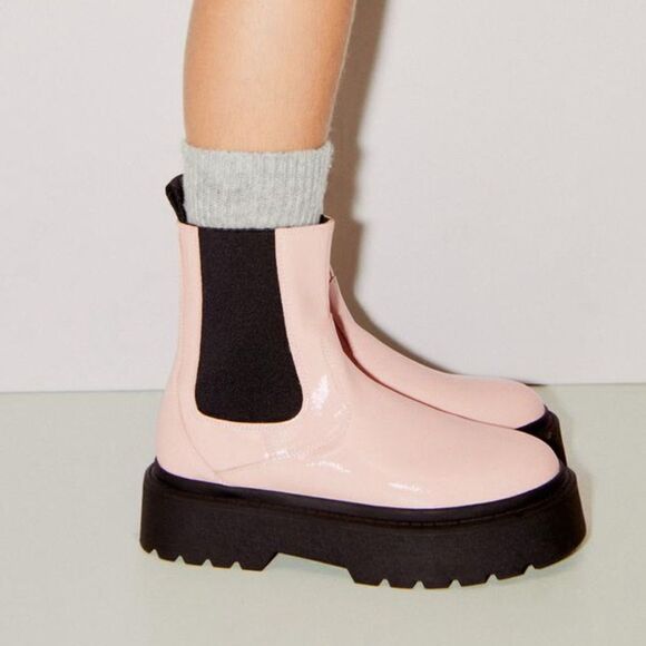 ZARA PATENT EFFECT CHELSEA BOOTS - Picture 2 of 8